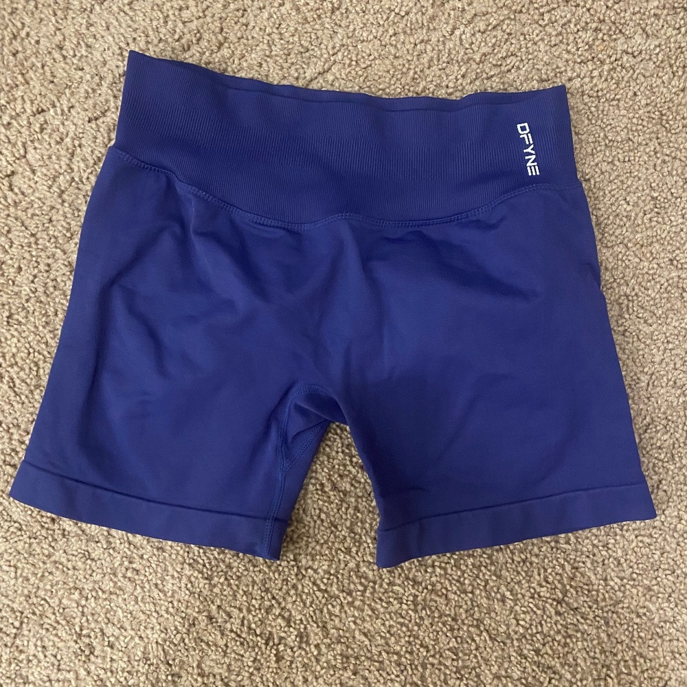 Large Dyfne Impact Short 4.5"